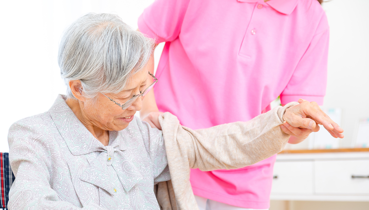 着替え・体位変換の補助